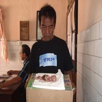 Mayat Bayi Laki-laki Ditemukan di Atas Tumpukan Sampah